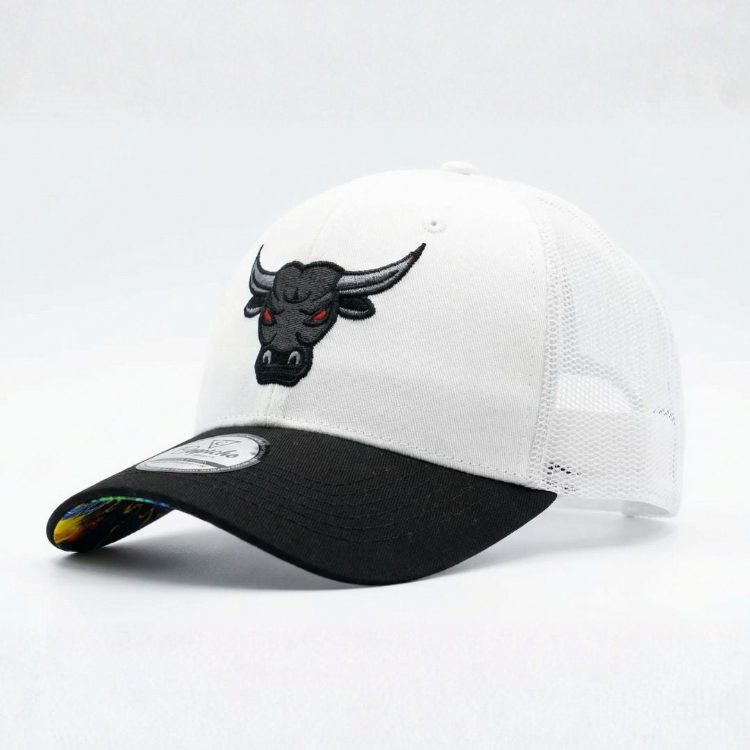 Czapka trucker Bull – biała/czarna
