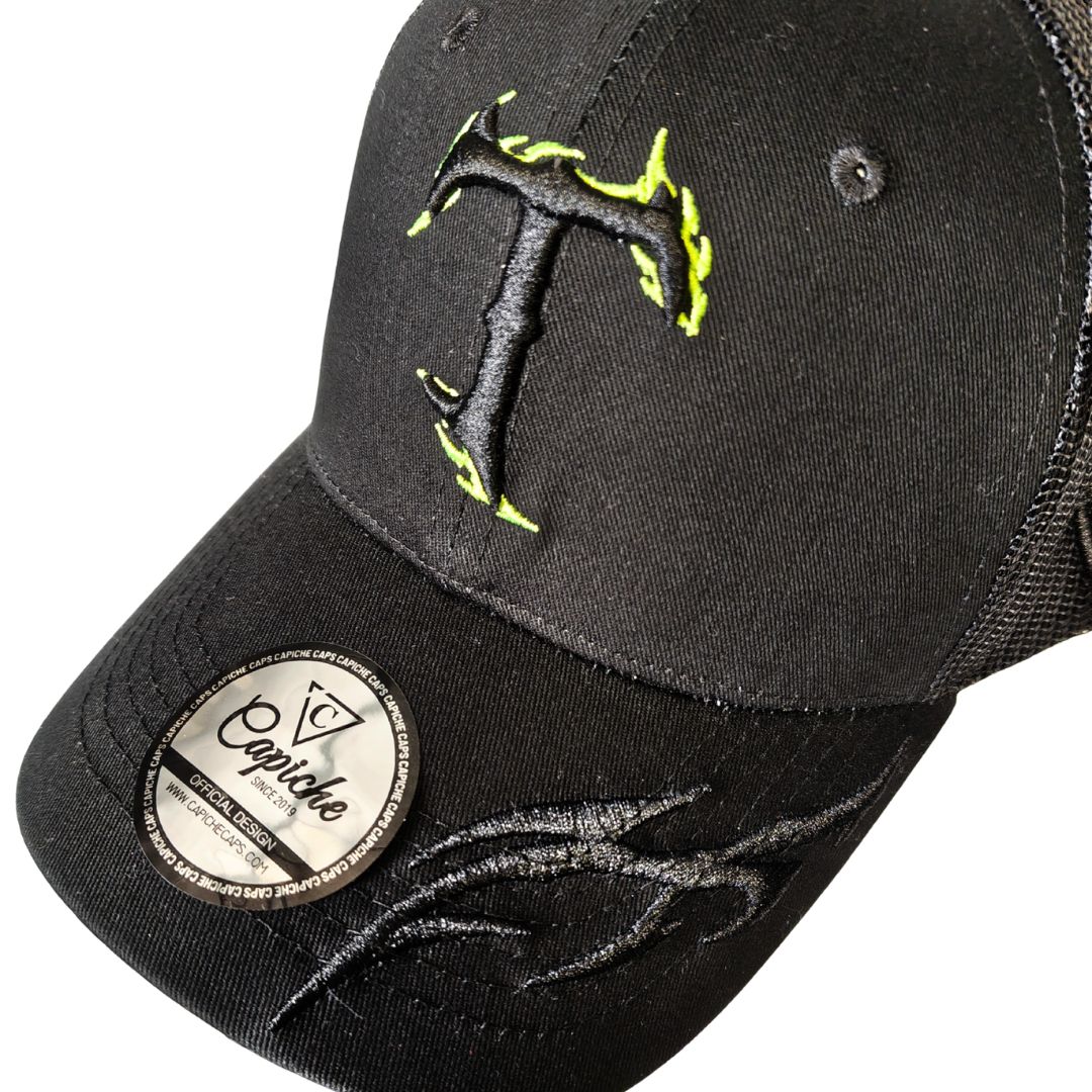 Czapka z daszkiem z tatuażem – czarna