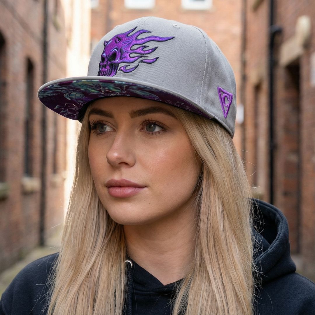 Paarse schedel snapback - Grijs