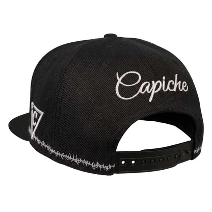 Tribal Skull Snapback – Schwarz/Stacheldraht