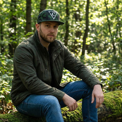 Grünes Camouflage-Snapback – Krempe aus Wildleder
