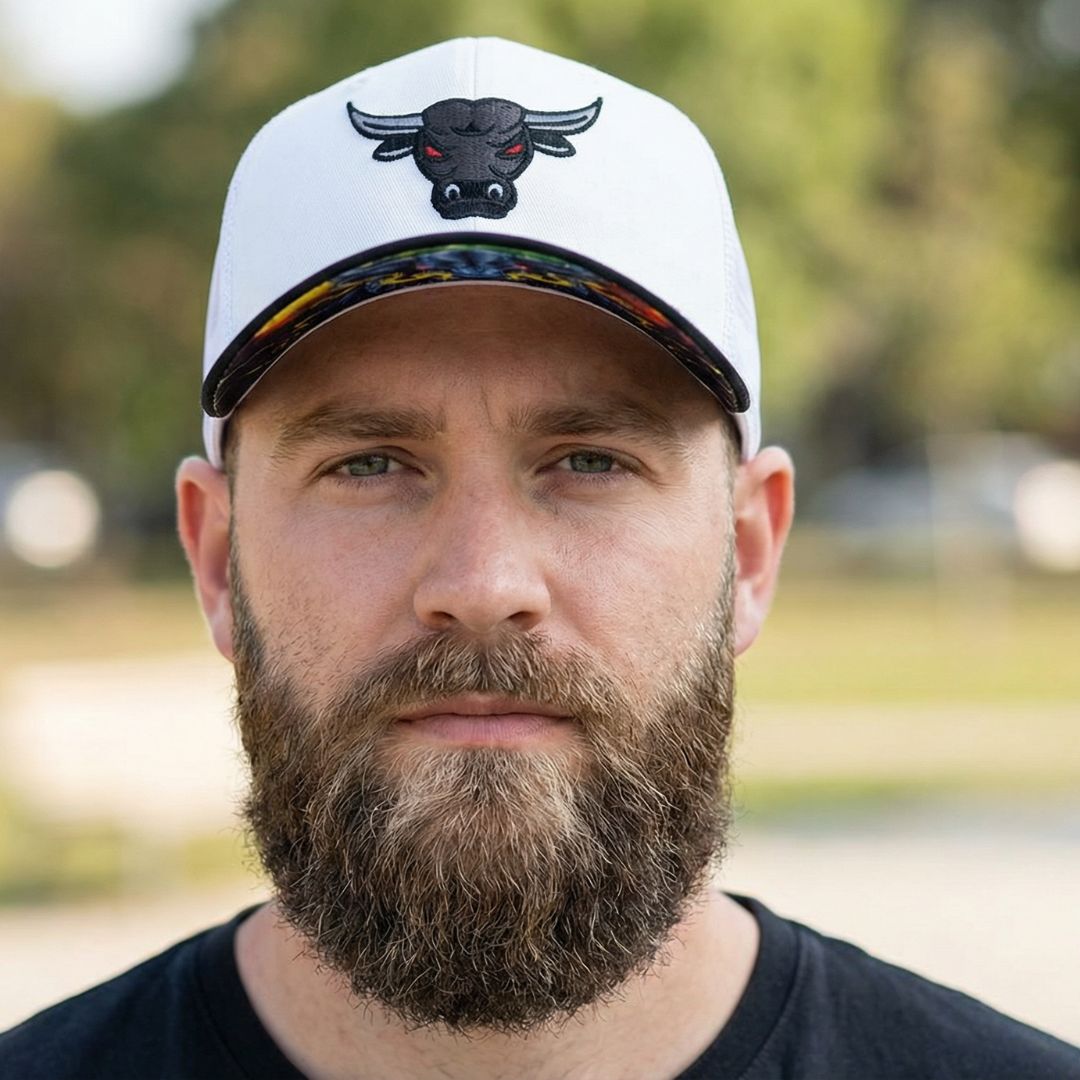 Czapka trucker Bull – biała/czarna