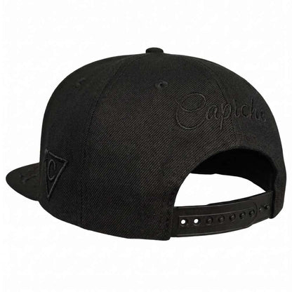 Gorra snapback con tatuaje - Negra