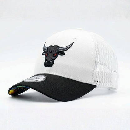 Czapka trucker Bull – biała/czarna