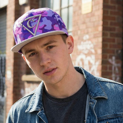 Snapback w fioletowym kamuflażu