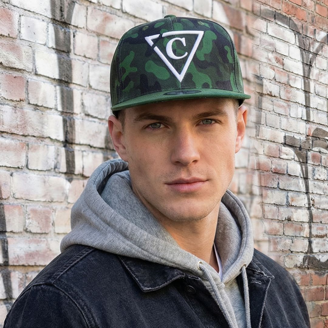 Grünes Camouflage-Snapback – Krempe aus Wildleder