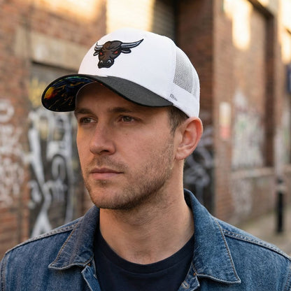 Czapka trucker Bull – biała/czarna