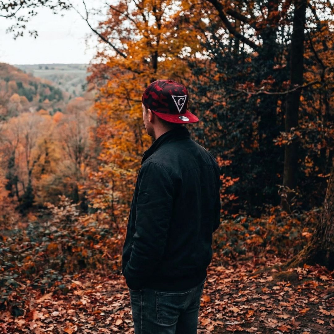 Cappellino Snapback mimetico rosso - Visiera in pelle scamosciata