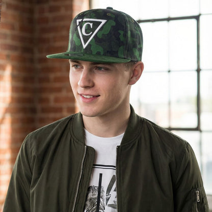Grünes Camouflage-Snapback – Krempe aus Wildleder