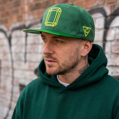 Gorra Snapback de ante esmeralda - Visera holográfica verde