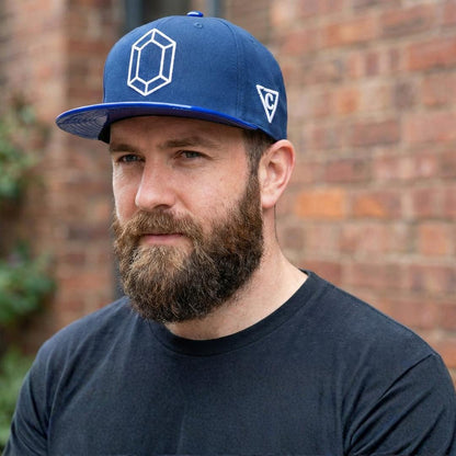 Gorra Snapback Sapphire - Visera azul holográfica