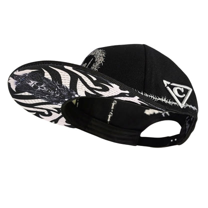 Tribal Skull Snapback – Schwarz/Stacheldraht