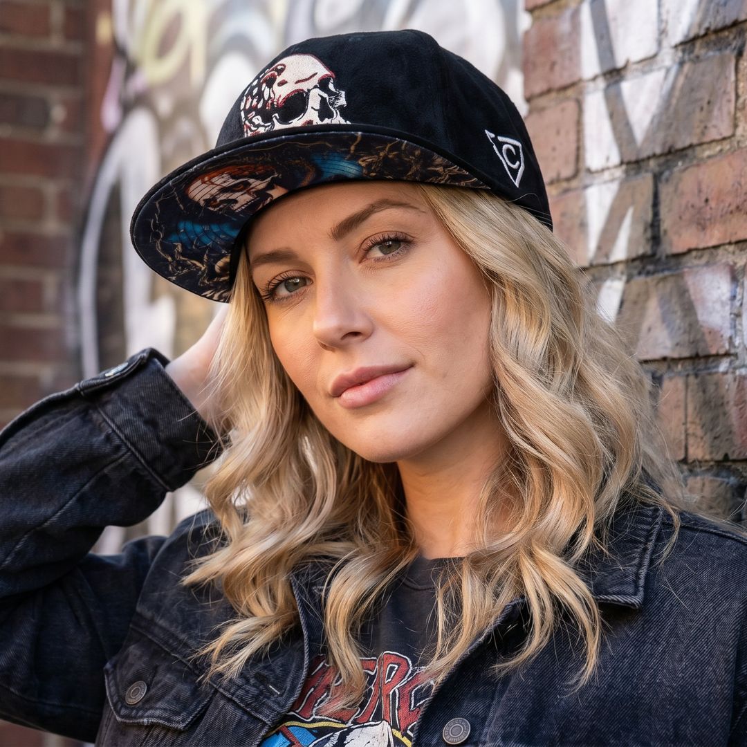 LIMITED EDITION Deadly Cave Snapback - Zwart suède
