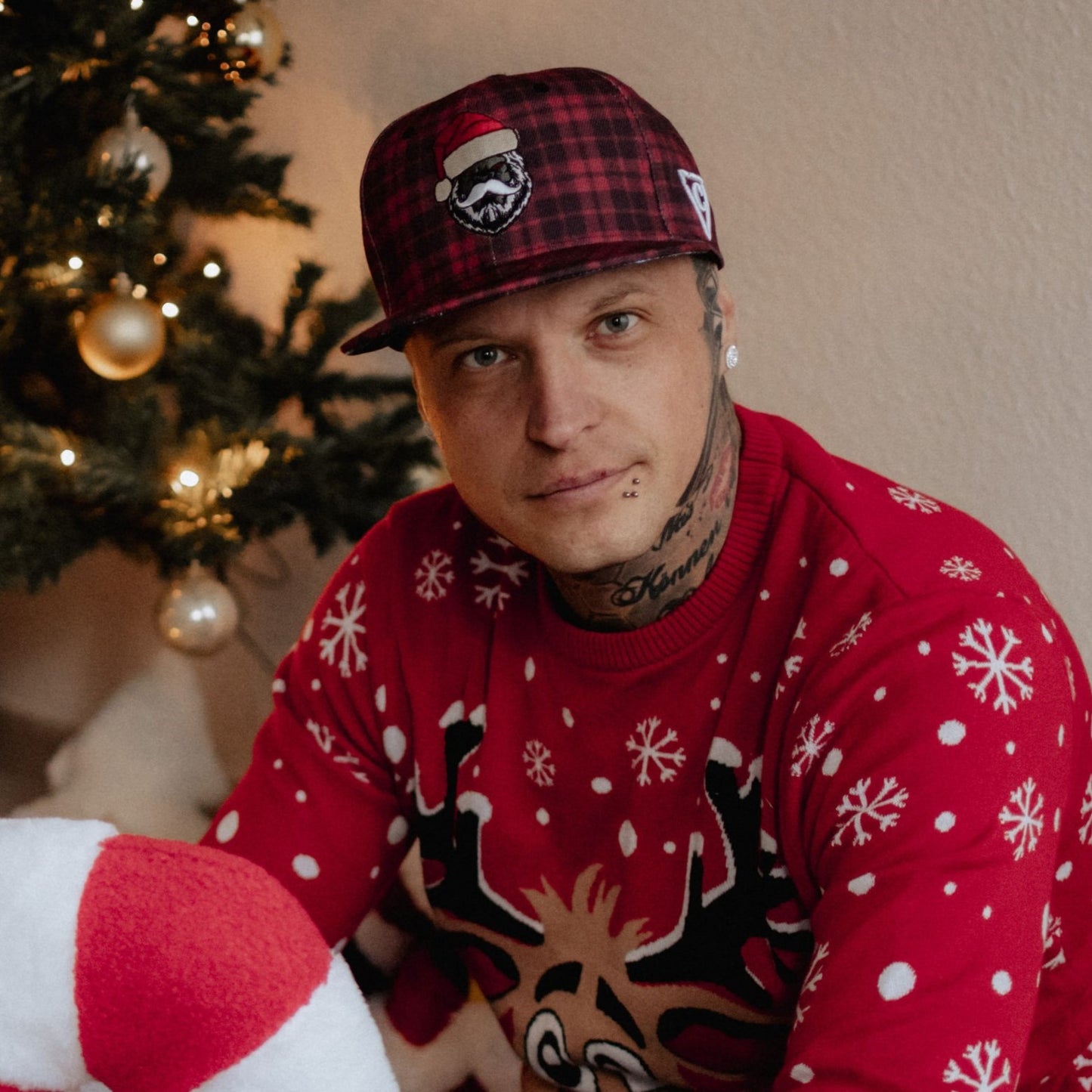 LIMITED Santa vs. Bigfoot Christmas Snapback - Red Flannel Pattern