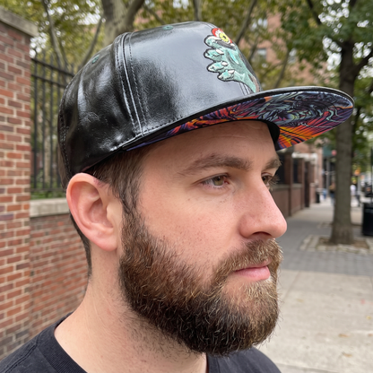 Gorra Snapback Monster Cave - Verde oscuro metalizado con efecto craquelado
