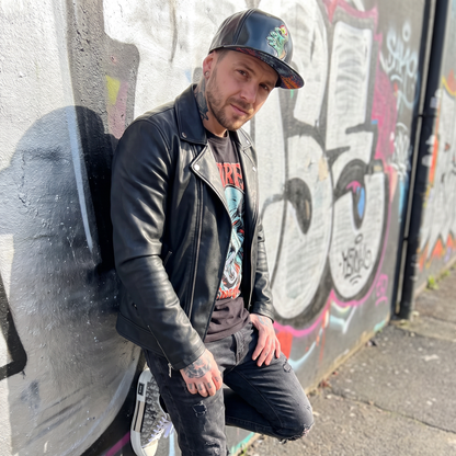 Gorra Snapback Monster Cave - Verde oscuro metalizado con efecto craquelado
