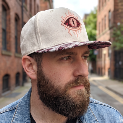 Czapka Monster Vision 2.0 Snapback – kremowo-biały zamsz z motywem oczu