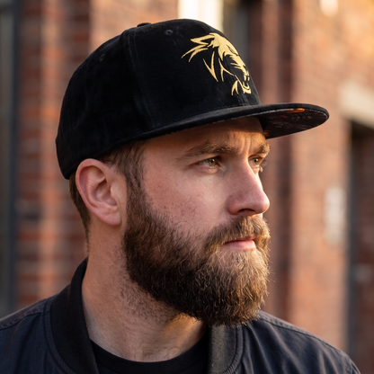 Edycja limitowana: czapka snapback Panther Fight - czarna zamszowa z złotą nicią