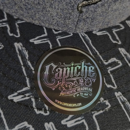 Czapka typu snapback Phantom Grave – szaro-niebieska wełna / wzór krzyżowy