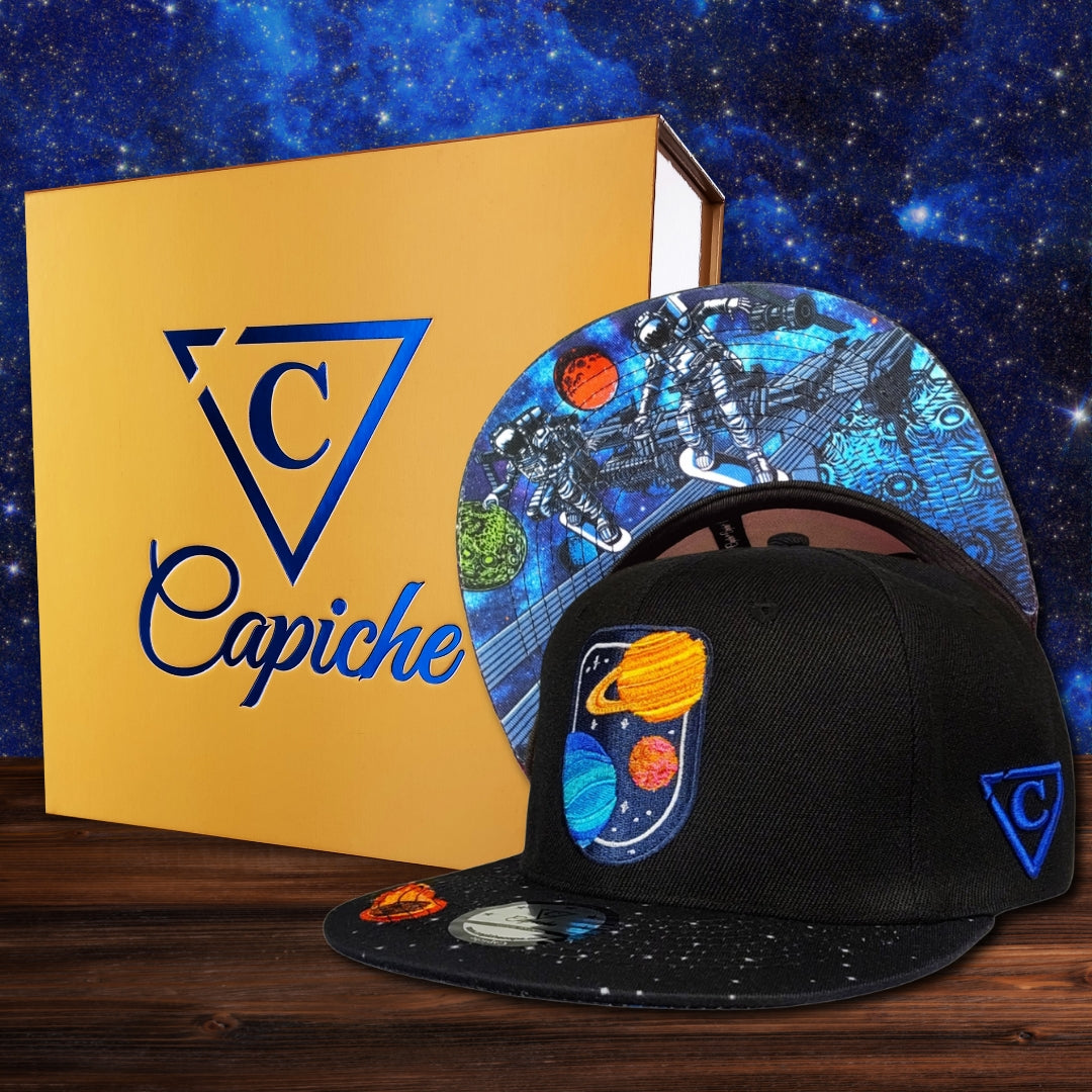 Cappellino Snapback Astronaut Race - Nero/Motivo a stelle e meteorite in fiamme