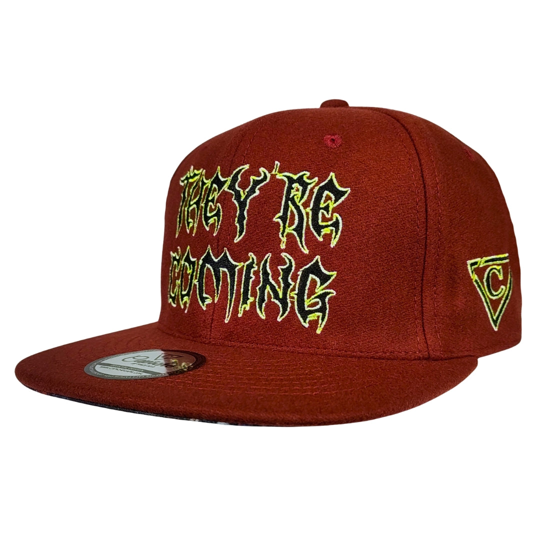 They're Coming Snapback - filcowa czapka w kolorze rdzawoczerwonym