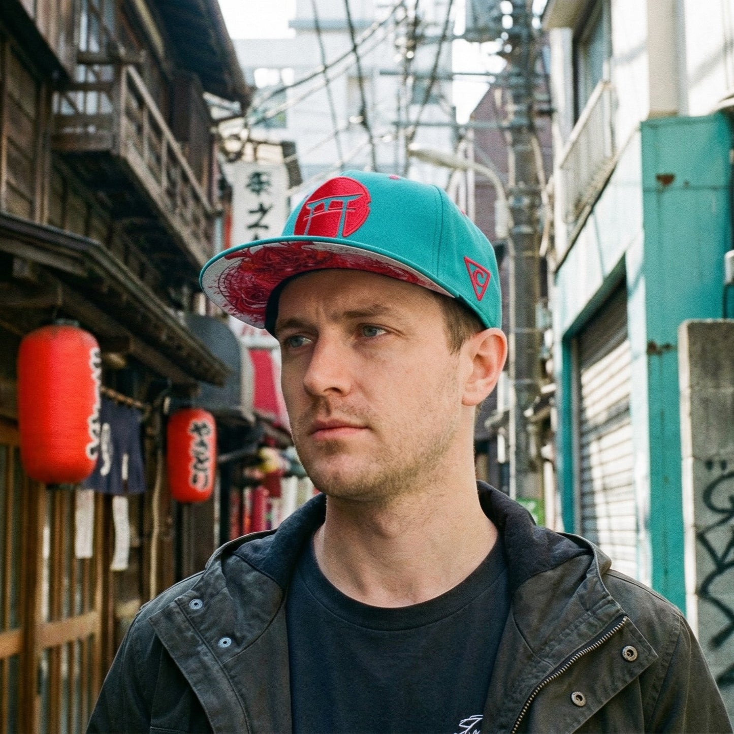 Gorra Snapback Samurai Roja - Verde Petróleo / Costuras Rojas